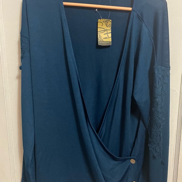 NWT! Suzanne Betro Lace Trim Surplice Button Detail Tunic- Emerald Blue - Large - Picture 3 of 10